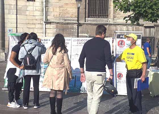 Image for article Un Parisien : Le Falun Dafa peut changer le cœur des gens