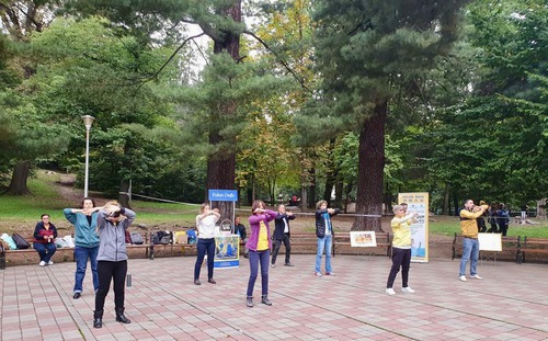 Image for article Trois jours d’activités de Falun Dafa organisés à Baia Mare, en Roumanie