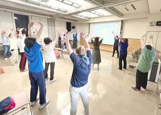 Image for article Japon : Des cours gratuits de Falun Dafa pour soulager les habitants stressés par la pandémie