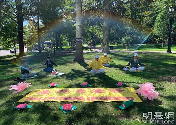 Image for article Canada : Les touristes de Niagara Falls heureux d’apprendre le Falun Dafa