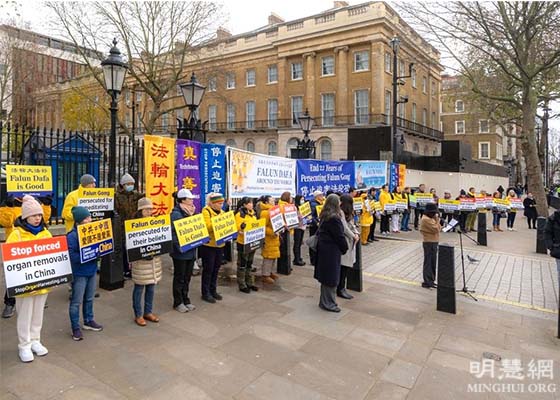 Image for article Un rassemblement près du bureau du Premier ministre a marqué la Journée des droits de l’homme au Royaume-Uni