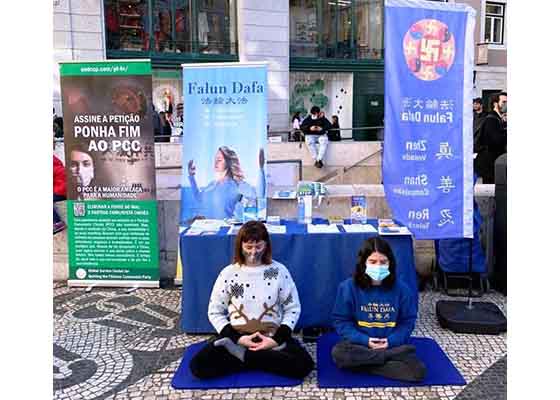Image for article Portugal : Les pratiquants de Falun Dafa demandent la fin de la persécution en Chine à l’occasion de la Journée des droits de l’homme