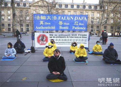 Image for article Paris : Des habitants condamnent le régime chinois lors d’activités marquant la Journée des droits de l’homme