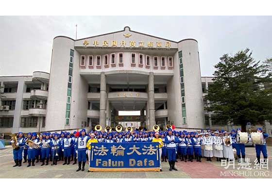 Image for article Taïwan : Le Tian Guo Marching Band très populaire lors du défilé du Festival du haricot rouge de Wandan
