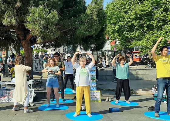 Image for article Turquie : Célébration de la Journée mondiale du Falun Dafa