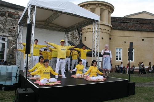 Image for article Le Falun Dafa objet d’éloges lors du festival multiculturel de Coblence en Allemagne
