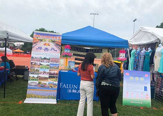 Image for article Chicago : Présentation du Falun Dafa au Hometown Fest