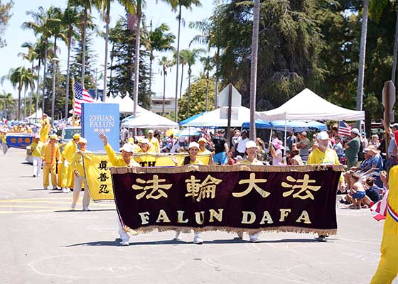 Image for article Californie : Le message de paix des pratiquants de Falun Dafa est salué lors du défilé du 4 juillet à Coronado