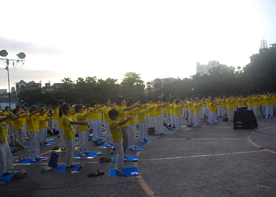 Image for article Une veillée aux chandelles à Chiayi, Taïwan, condamne la persécution du Falun Gong par le PCC