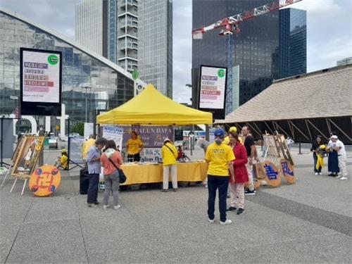 Image for article Paris : Une collecte de signatures recueille du soutien pour mettre fin à la persécution du Falun Gong