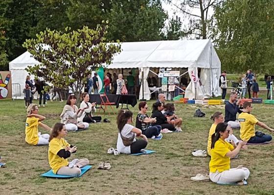Image for article France : Présentation du Falun Dafa pendant le Carnaval des possibles