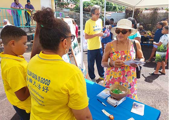 Image for article Martinique : Le Falun Dafa chaleureusement accueilli lors d’un événement communautaire
