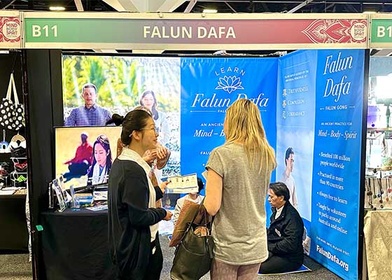 Image for article Sydney, Australie : Les gens découvrent le Falun Dafa au Mind Body Spirit Festival