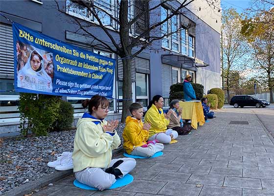 Image for article Munich, Allemagne : Les pratiquants de Falun Dafa manifestent pacifiquement devant le consulat chinois