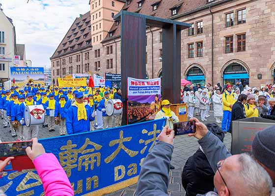Image for article Nuremberg, Allemagne : Rassemblement pour mettre fin aux violations des droits de l’homme contre le Falun Dafa en Chine