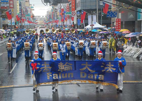 Image for article Chiayi, Taïwan : Le Tian Guo Marching Band a reçu des éloges lors du défilé du Festival international de fanfares
