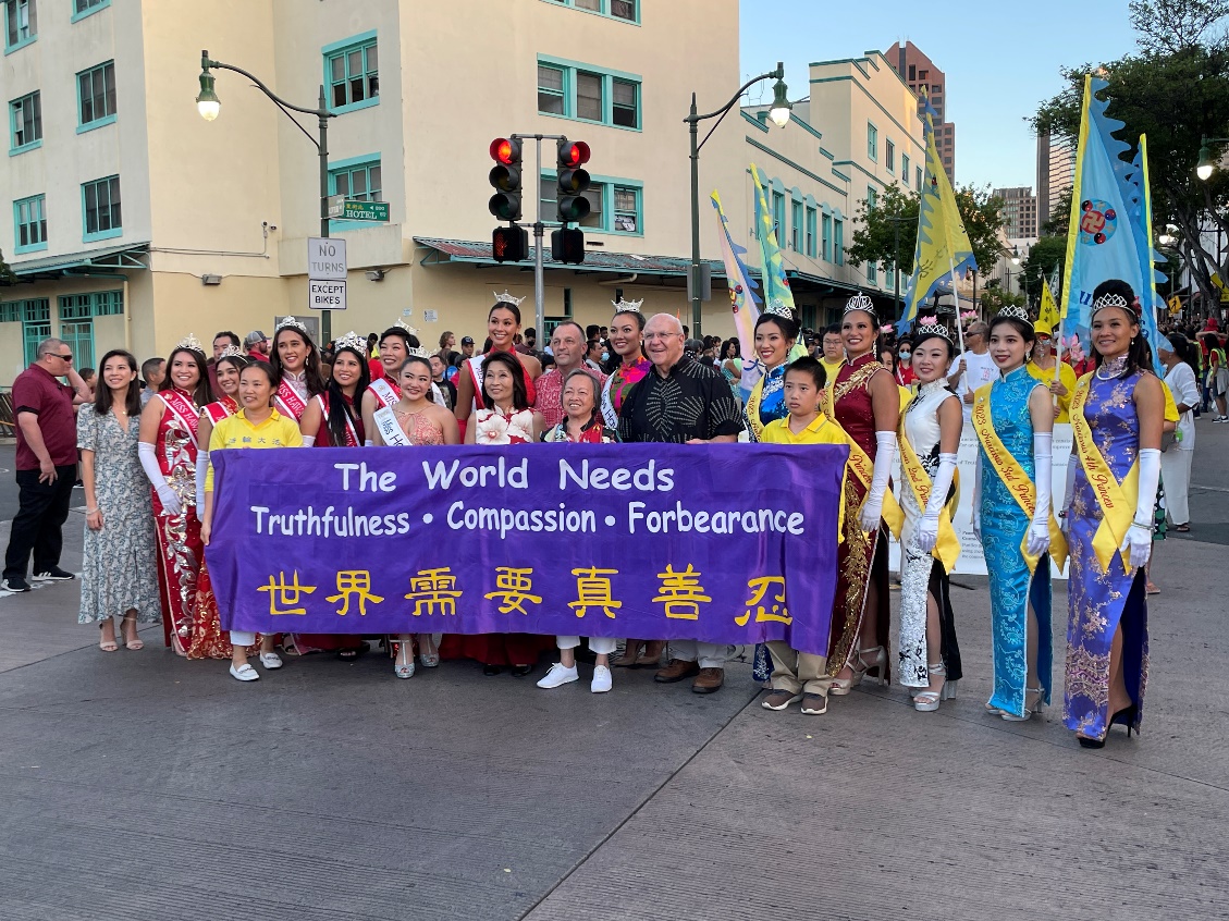 Image for article Hawaï : Des pratiquants présentent le Falun Dafa lors des festivités du Nouvel An chinois à Honolulu