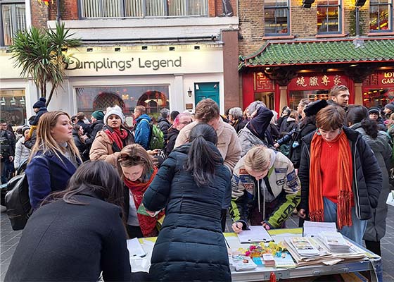 Image for article Les pratiquants sensibilisent à la persécution dans le Chinatown de Londres à l’occasion du Nouvel An chinois