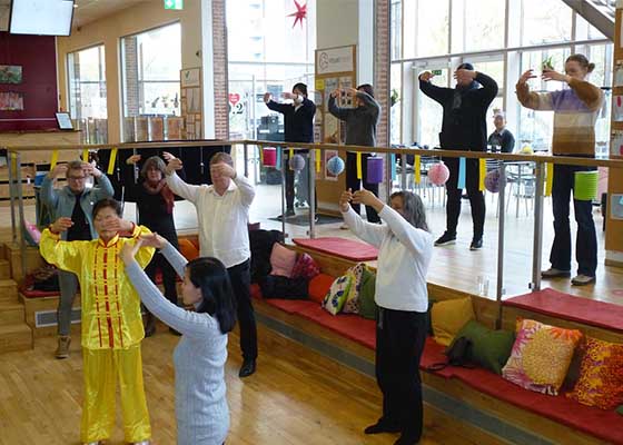 Image for article Des pratiquants du Danemark présentent le Falun Dafa dans un centre culturel à l’occasion de la Fête des lanternes