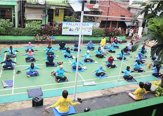 Image for article Indonésie : Des pratiquants présentent et propagent la beauté du Falun Dafa à Jakarta