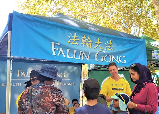 Image for article Perth, Australie : Le Falun Dafa chaleureusement accueilli lors du festival de Hyde Park « Une énergie merveilleuse »