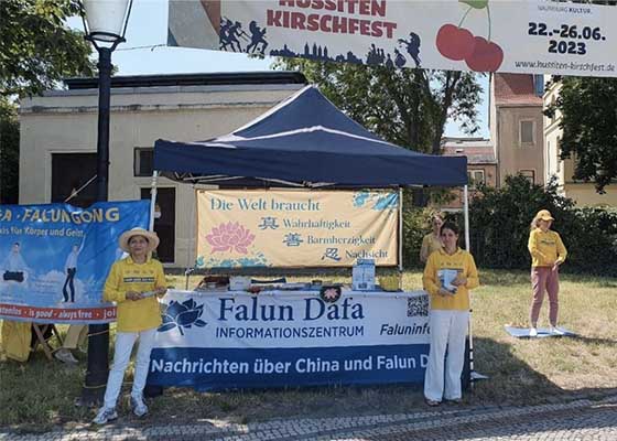 Image for article Allemagne : Le Falun Dafa est bien accueilli lors de deux événements festifs