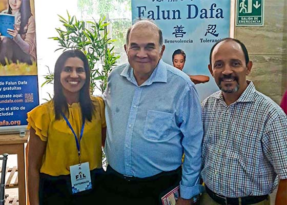 Image for article République dominicaine : Le Falun Dafa accueilli au Salon international du livre