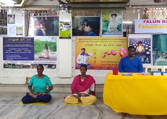 Image for article Inde : Le Falun Dafa attire de nombreux visiteurs lors de deux grandes foires du livre