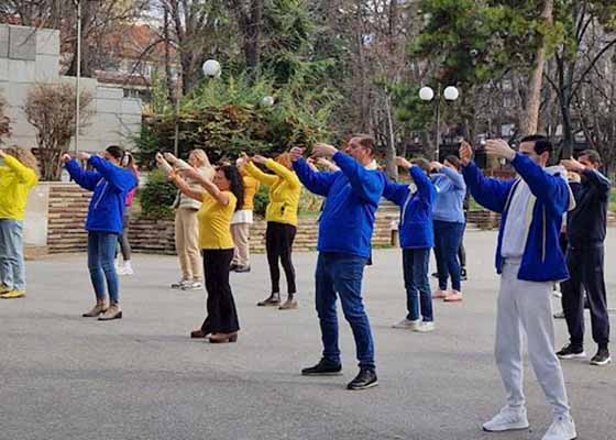 Image for article Bulgarie : La population soutient le Falun Dafa lors des activités à Stara Zagora