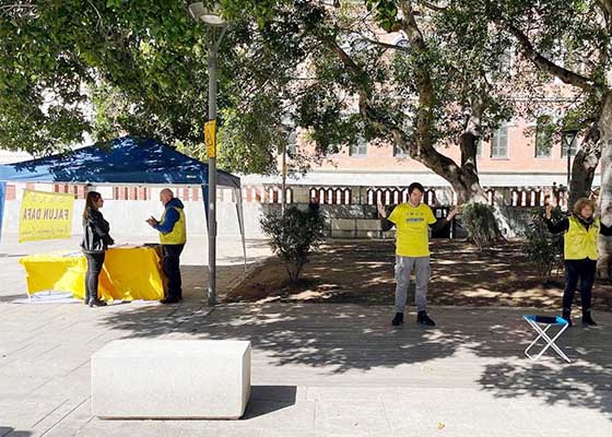 Image for article Italie : Le public soutient le Falun Dafa à Cagliari