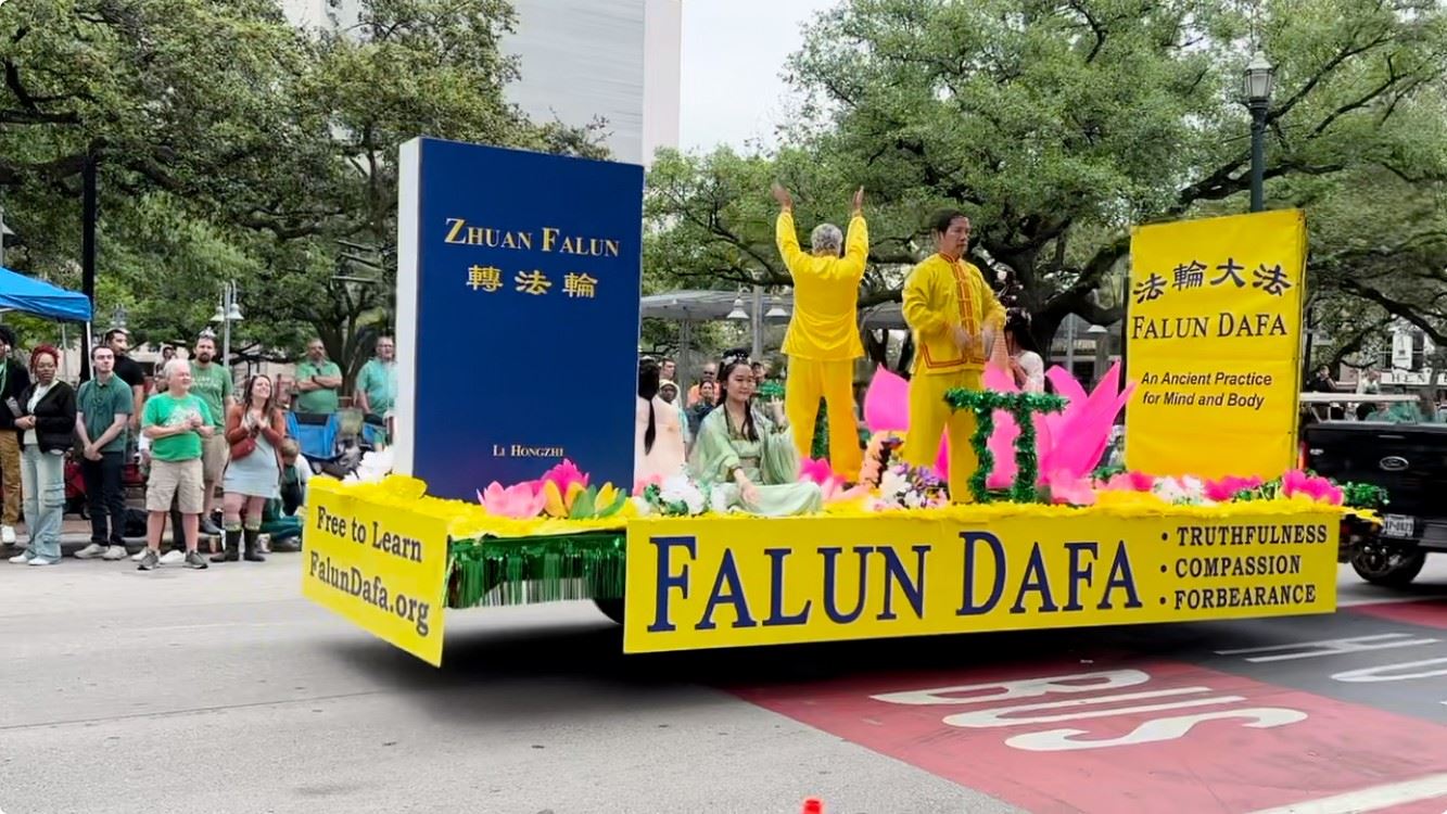 Image for article Houston, Texas, États-Unis : Falun Dafa accueilli dans le défilé de la Saint-Patrick