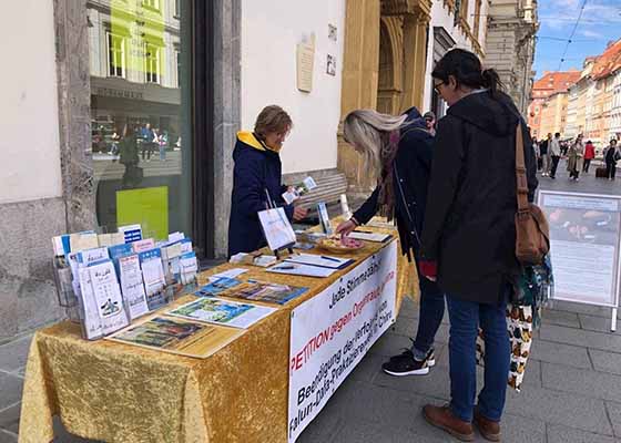 Image for article Autriche : Activités organisées dans deux villes pour présenter le Falun Dafa