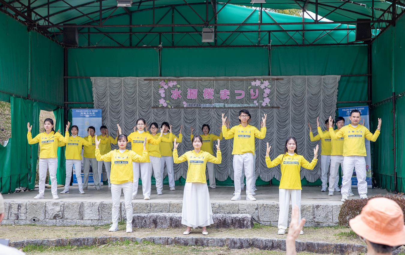 Image for article Japon : Présentation du Falun Dafa pendant le Festival des fleurs de cerisiers