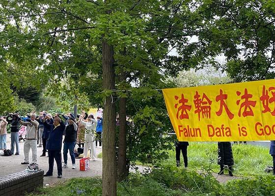 Image for article Londres, Royaume-Uni : La communauté locale fait connaissance avec les pratiquants de Falun Dafa