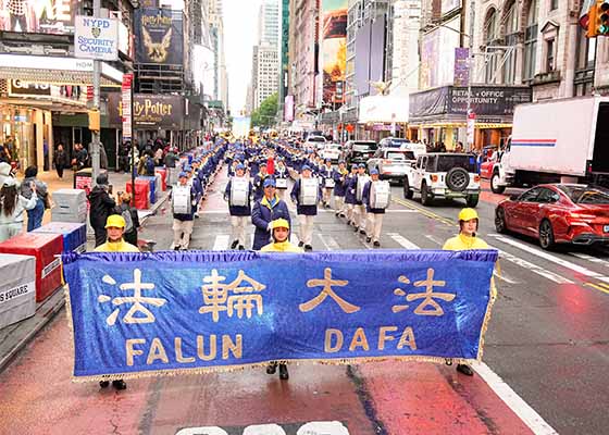 Image for article New York : Des milliers de personnes participent au défilé de la Journée du Falun Dafa