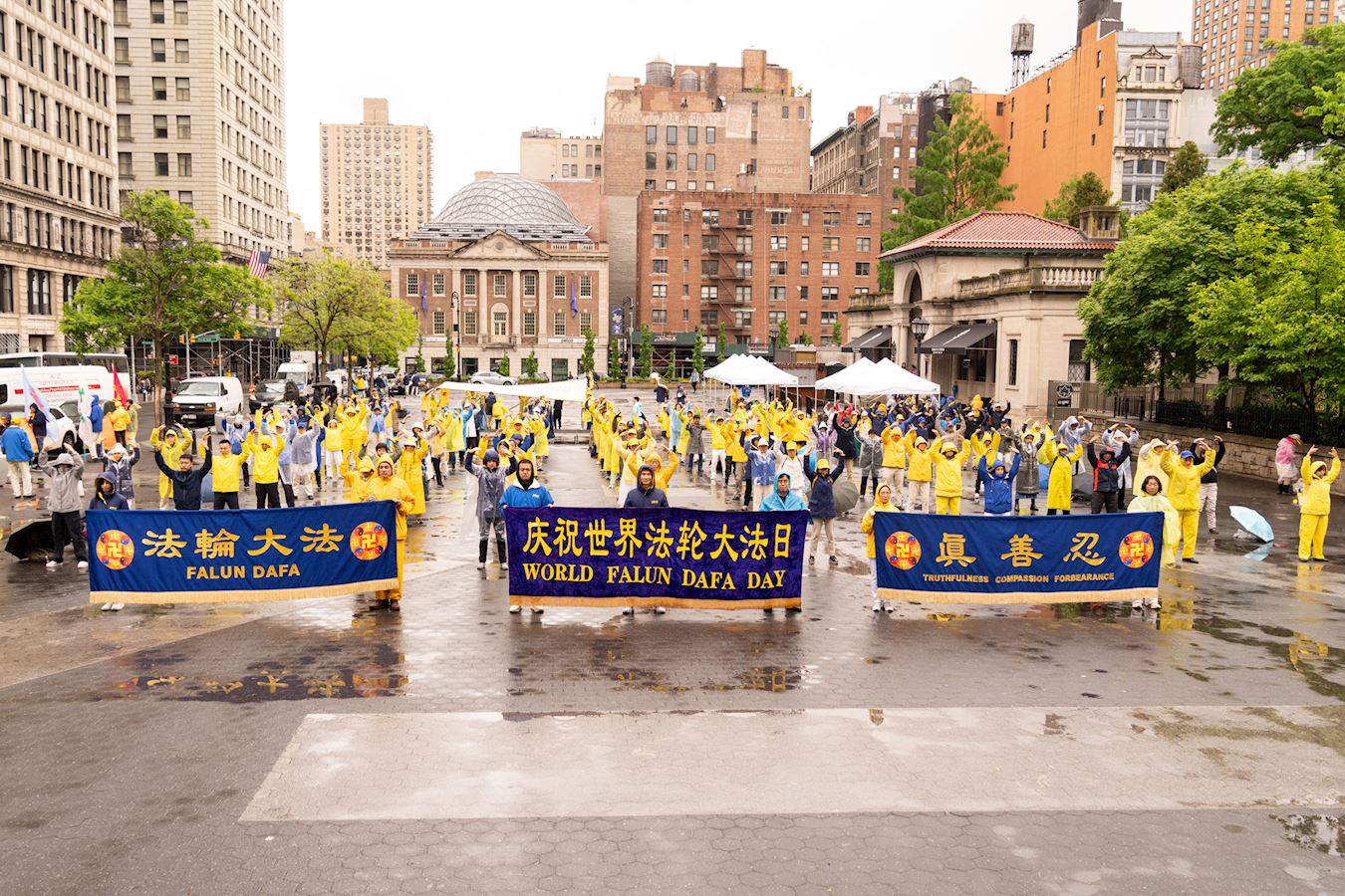 Image for article Manhattan, New York : Célébrer la Journée mondiale du Falun Dafa à Union Square