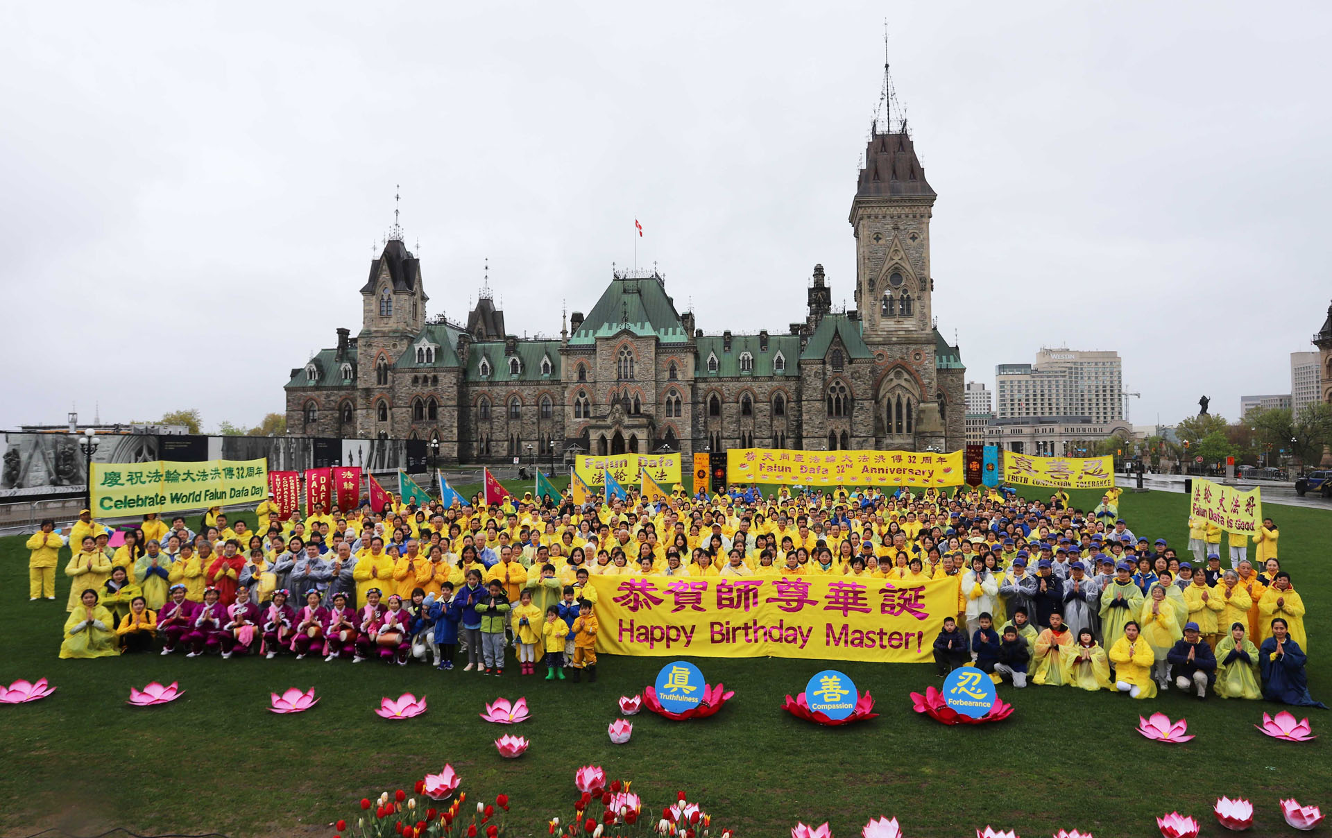 Image for article Canada : Les gens font l’éloge du Falun Dafa lors des célébrations de la Journée du Falun Dafa à Ottawa