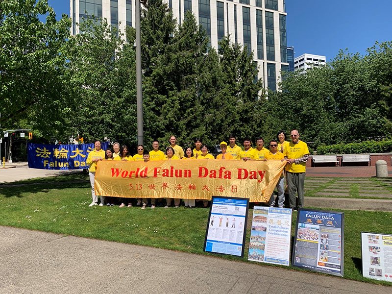 Image for article Les pratiquants de Falun Dafa aux États-Unis célèbrent la Journée mondiale du Falun Dafa et souhaitent respectueusement à Maître Li Hongzhi un joyeux anniversaire !