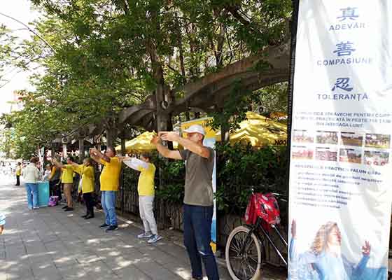 Image for article Roumanie : Des pratiquants organisent une série d’activités pour présenter le Falun Dafa