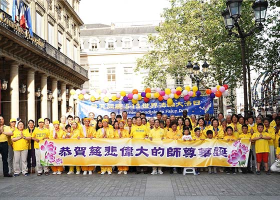 Image for article France : Les pratiquants célèbrent la Journée mondiale du Falun Dafa par des exercices en groupe et des activités de clarification de la vérité