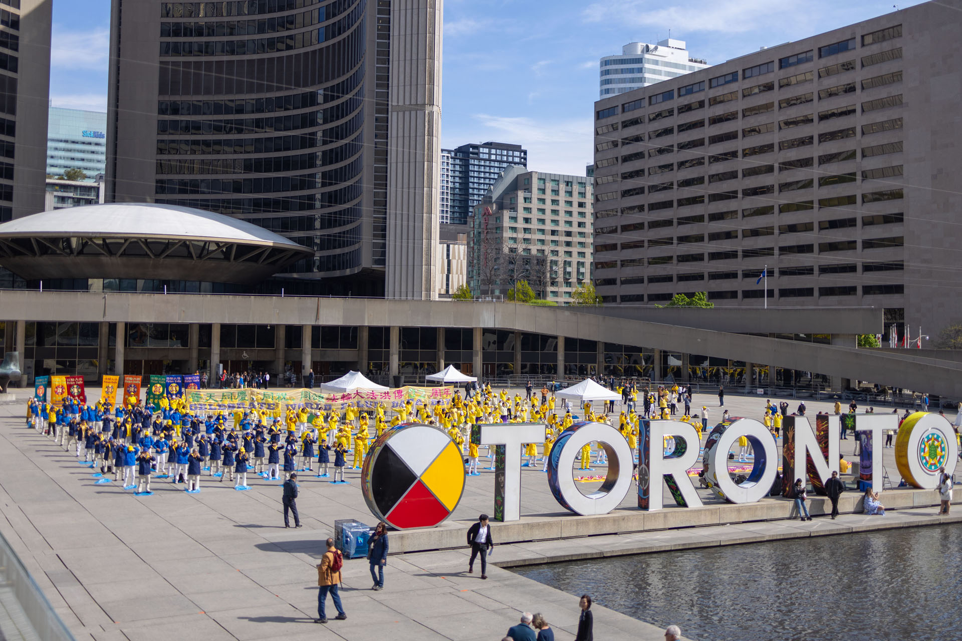 Image for article Canada : Des Chinois encouragés à démissionner du PCC lors des célébrations de la Journée mondiale du Falun Dafa à Toronto (3<SUP>e</SUP> partie)