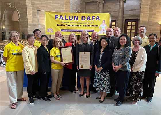 Image for article La Journée mondiale du Falun Dafa célébrée au Capitole de l’État du Missouri