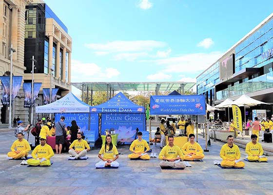 Image for article Australie : Les pratiquants de Perth célèbrent la Journée mondiale du Falun Dafa