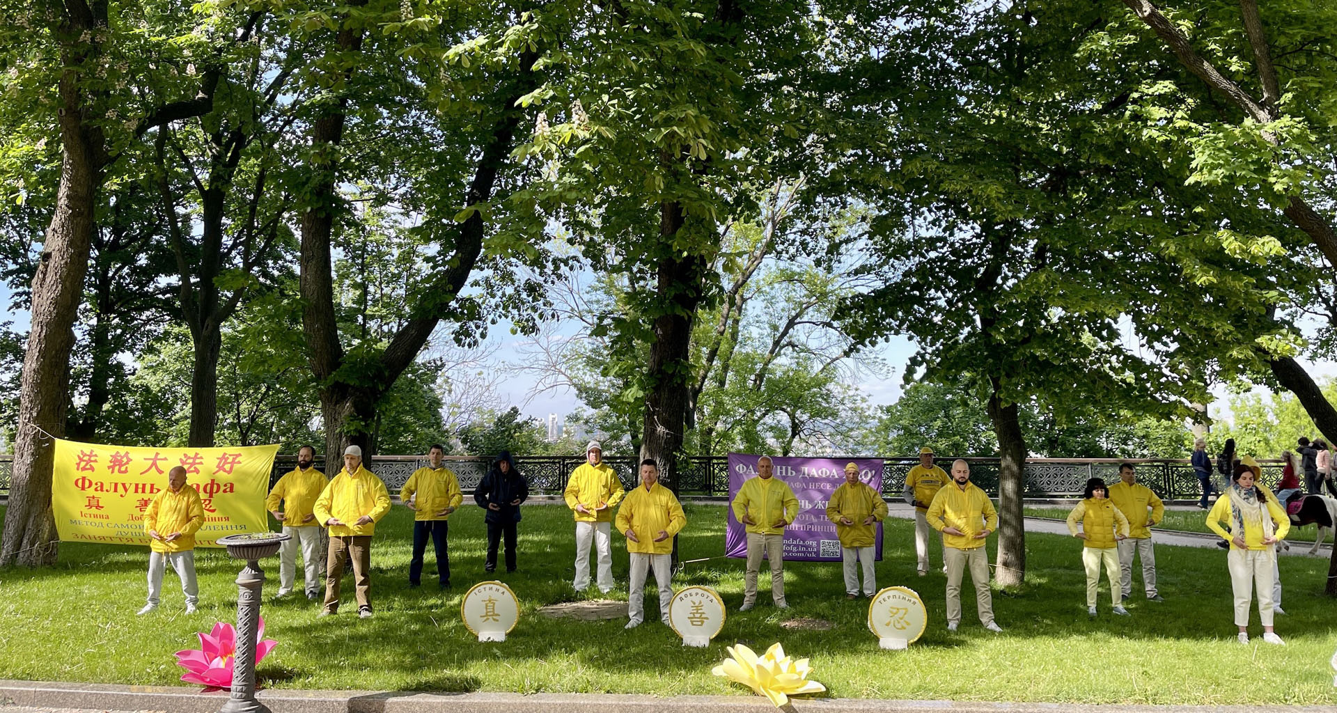 Image for article Ukraine : Les pratiquants transmettent un message d’espoir lors des célébrations de la Journée du Falun Dafa