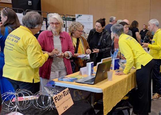 Image for article France : Le Falun Dafa chaleureusement accueilli au Salon du bien-être et du bio