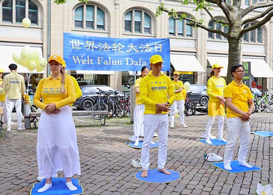 Image for article Zurich, Suisse : Les pratiquants célèbrent la Journée mondiale du Falun Dafa