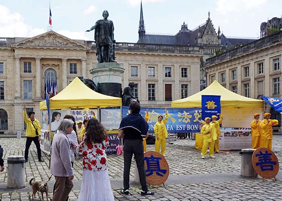 Image for article Présentation du Falun Dafa à Reims, France