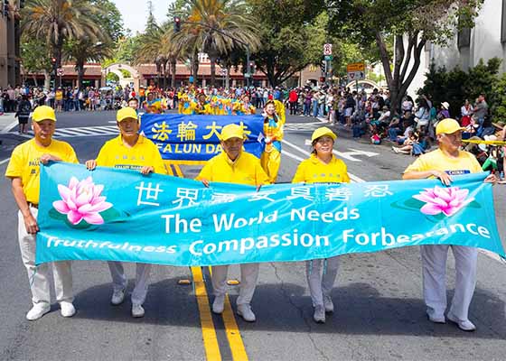 Image for article Californie, États-Unis : Les principes du Falun Dafa loués lors du défilé du festival des Cerises de San Leandro