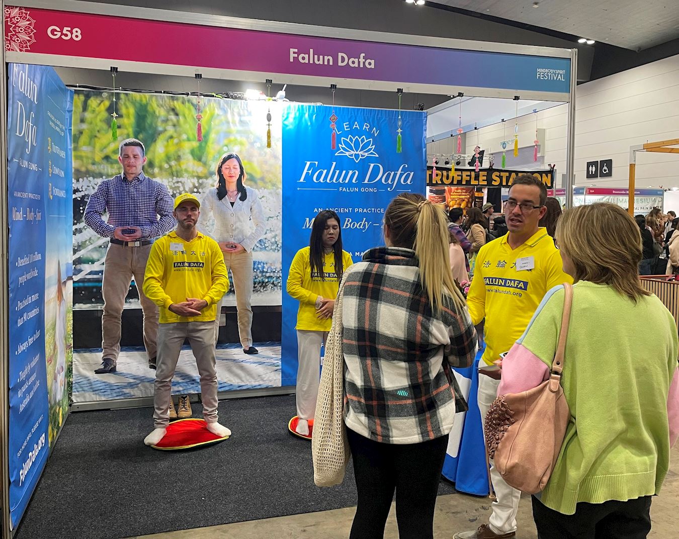 Image for article Australie : Les visiteurs d’un salon de la santé s’intéressent au « secret de paix » du Falun Dafa