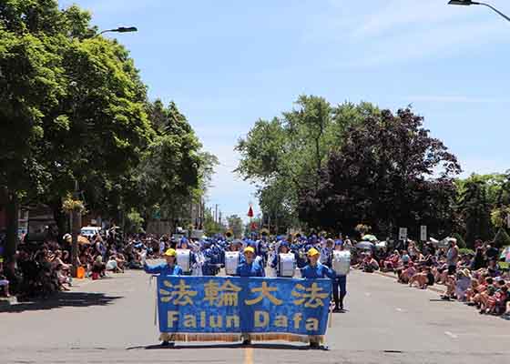 Image for article Toronto, Canada : Des pratiquants participent à des défilés communautaires